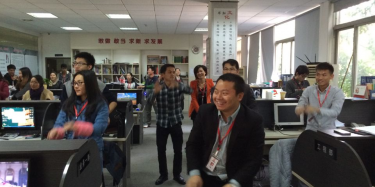 歡樂抓錢舞，迎接畢加美好的一天