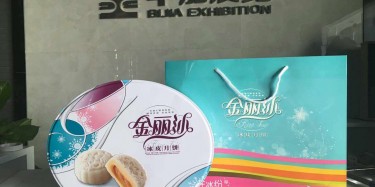 畢加展覽幫你追男神，你和肖奈大神只差一盒月餅。。。