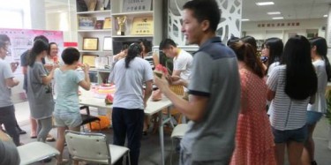 相親相愛一家人，畢加展覽為員工慶祝生日